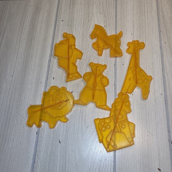 Vtg 1966 Quaker Oat Co Plastic Circus Cookie Cutters Set Of 6 Kids Birthday - Picture 1 of 8